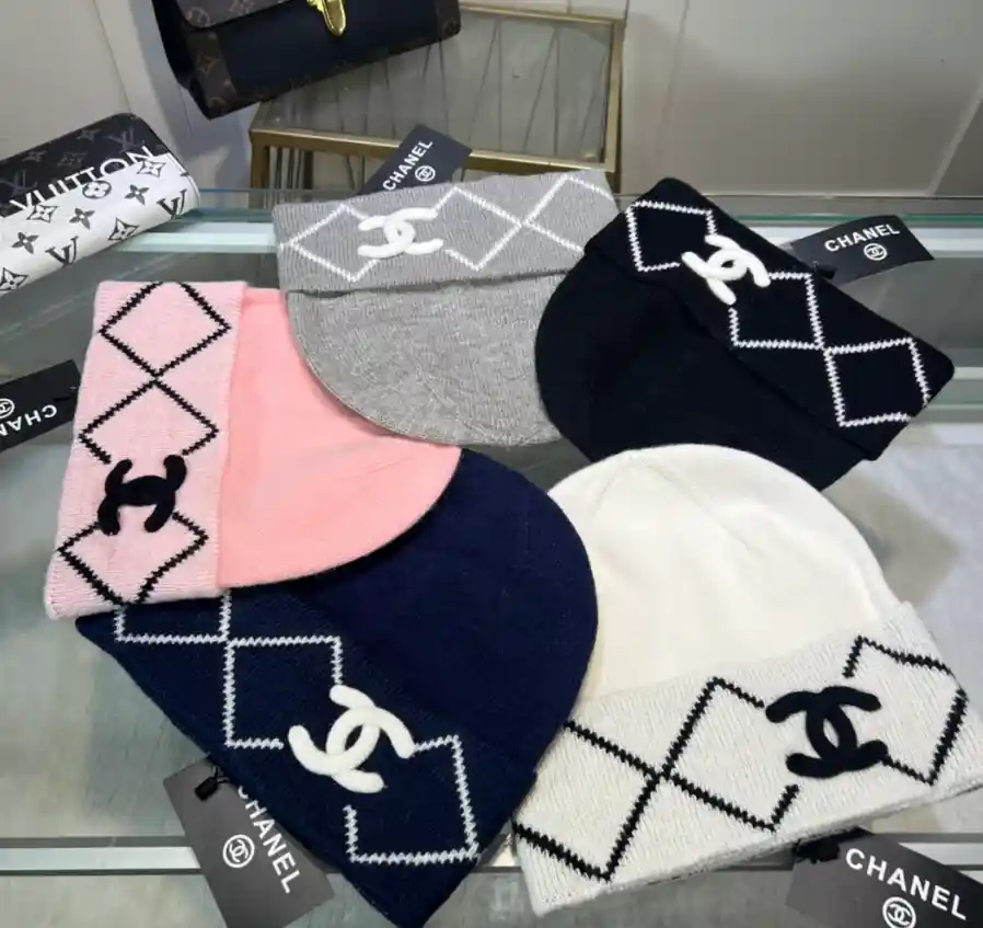Chanel CC Logo Knit Beanie Hat 2