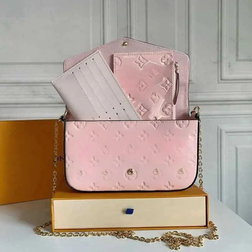 Louis Vuitton Crossbody Bags 4